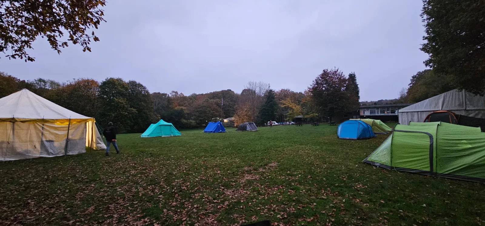 A peaceful morning photo of the tents in the campsite