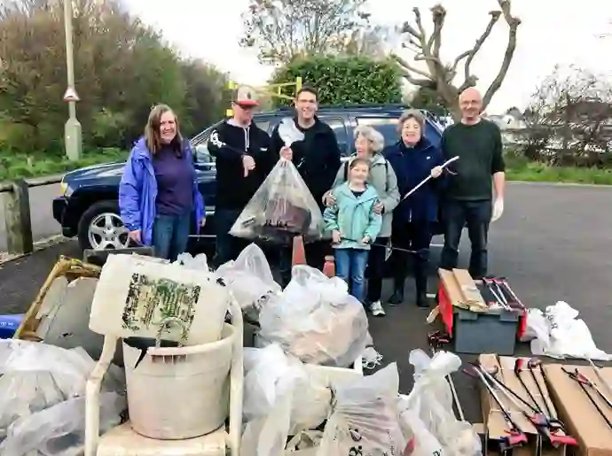 Litter Collecting on Chertsey Meads